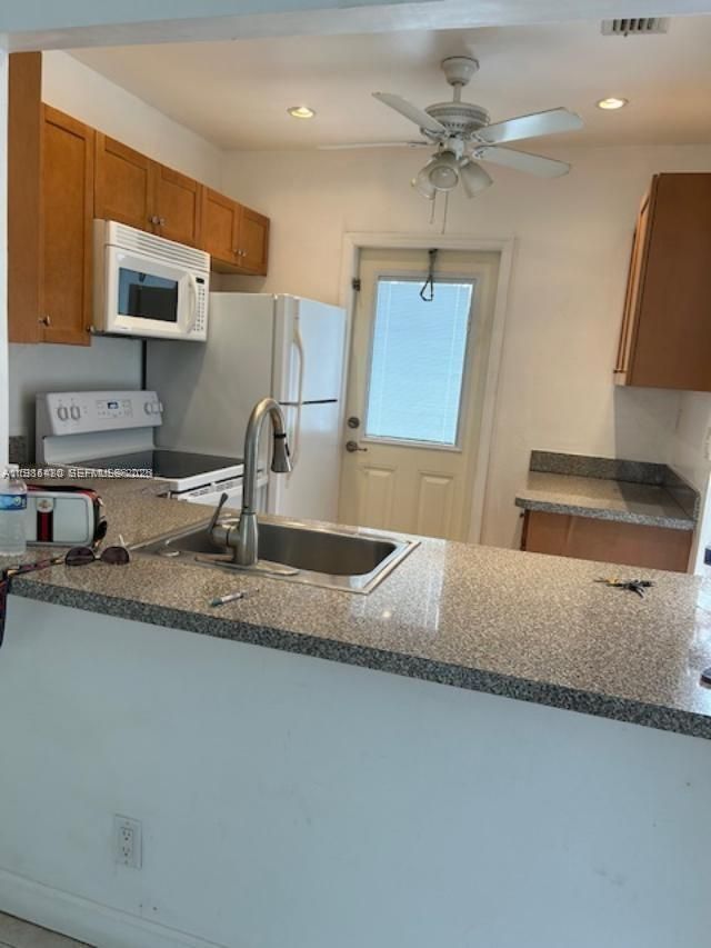 5103 NW 35th St , Unit 503, Lauderdale Lakes, FL 33319 Photo