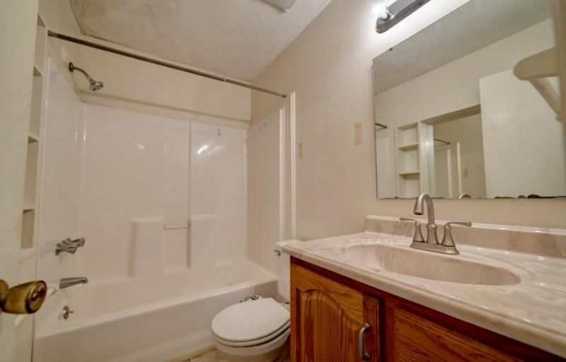 246 Columbia Drive Photo 13