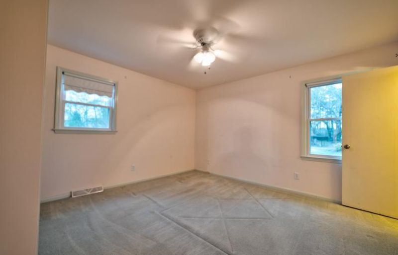 246 Columbia Drive Photo 17