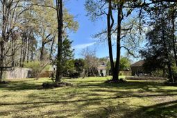 246 Columbia Drive photo 4