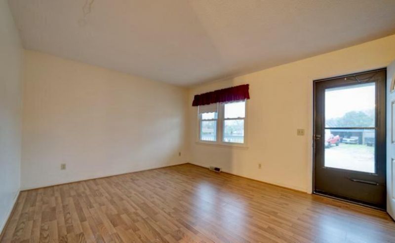 246 Columbia Drive Photo 5