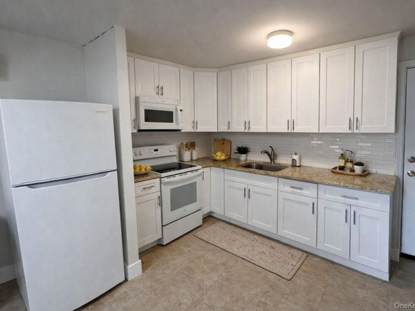 110 Jericho Turnpike , Unit 3, Mineola, NY 11501