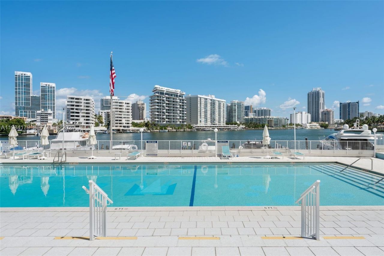 900 Bay Dr, Unit 421, Miami Beach, FL 33141 Photo