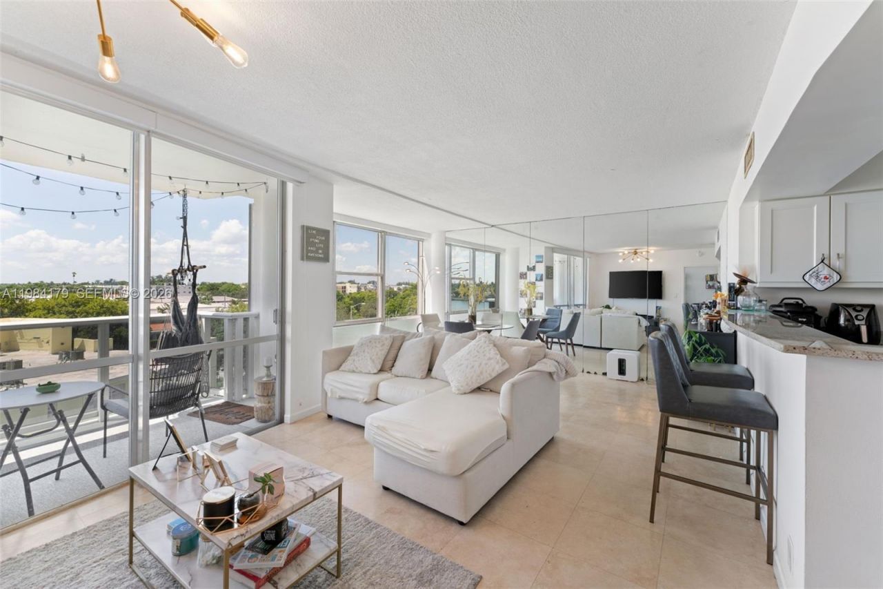 900 Bay Dr, Unit 421, Miami Beach, FL 33141 Photo