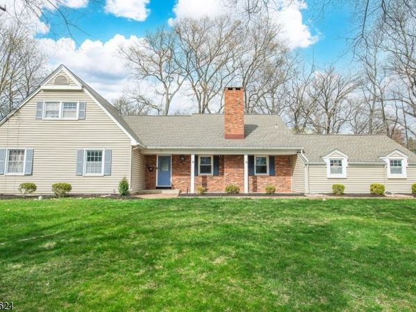 32 Cutler Dr, Morris Plains, NJ 07950