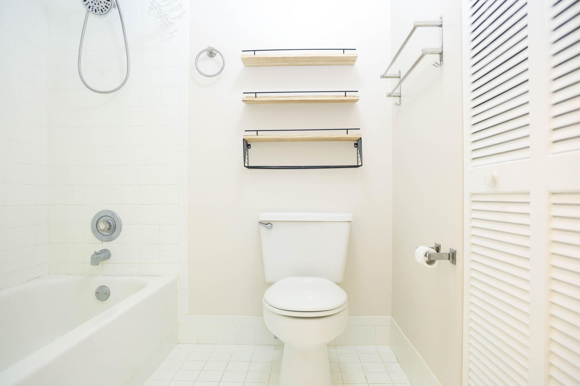 2334 S Cypress Bend Drive, Unit 202, Pompano Beach, FL 33069 Photo