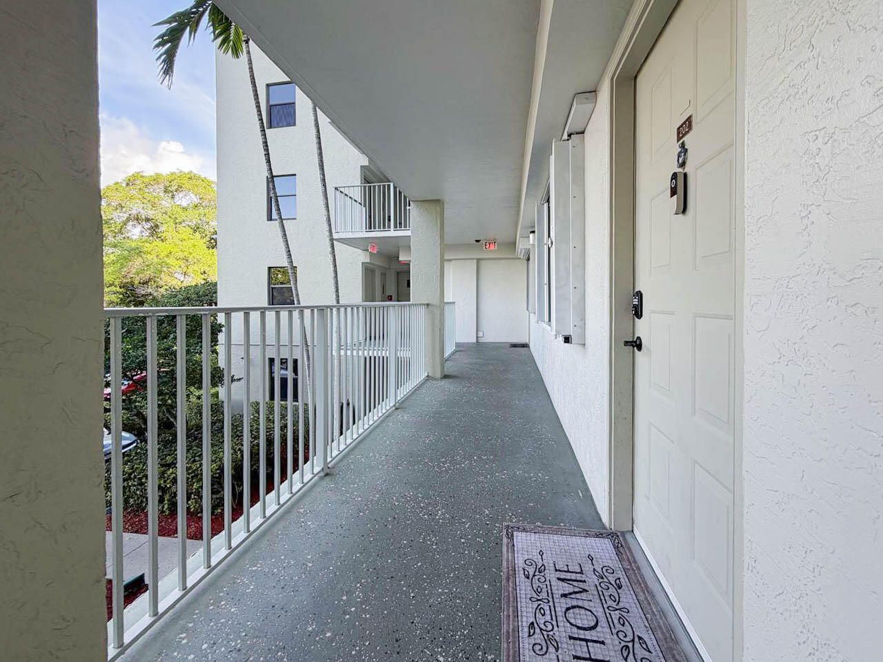 2334 S Cypress Bend Drive, Unit 202, Pompano Beach, FL 33069 Photo