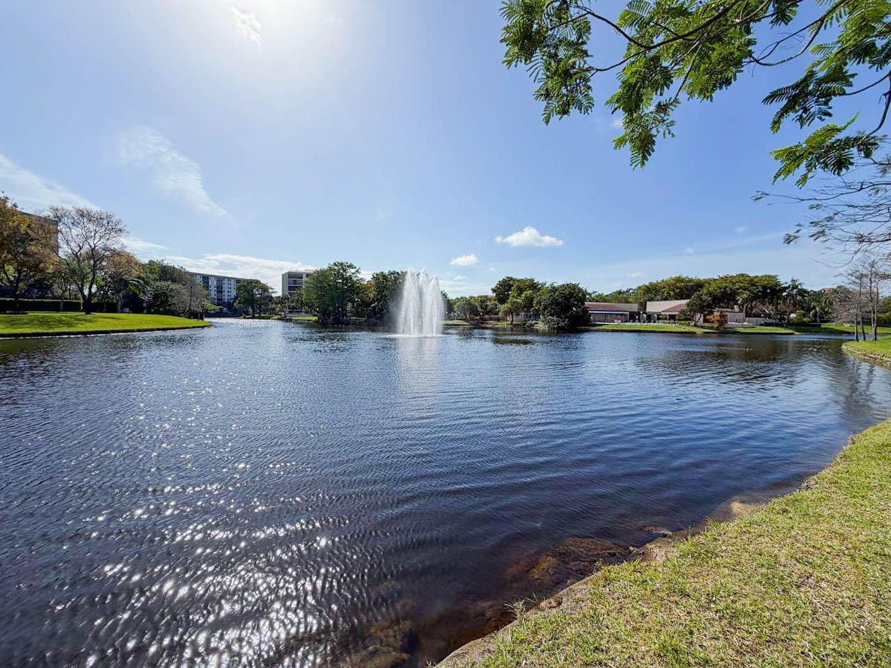 2334 S Cypress Bend Drive, Unit 202, Pompano Beach, FL 33069 Photo