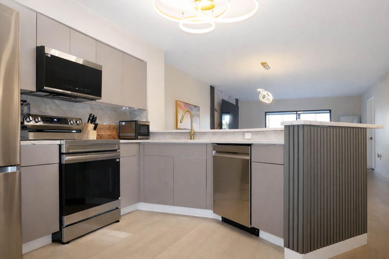 2334 S Cypress Bend Drive, Unit 202, Pompano Beach, FL 33069 Photo