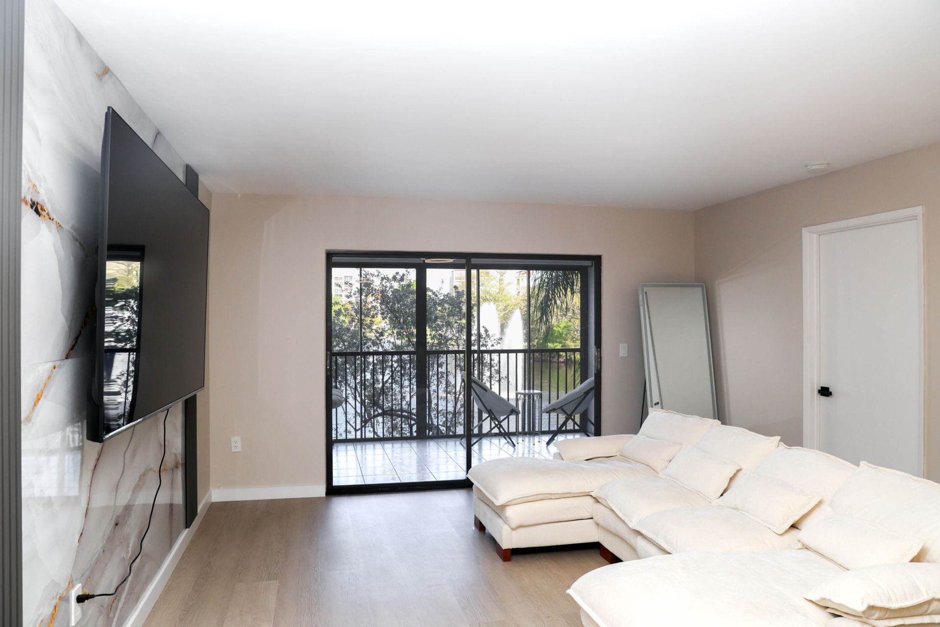 2334 S Cypress Bend Drive, Unit 202, Pompano Beach, FL 33069 Photo