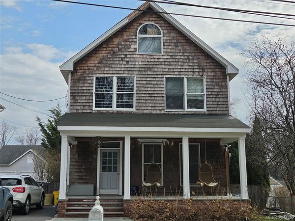 54 Cocks Lane , Locust Valley, NY 11560