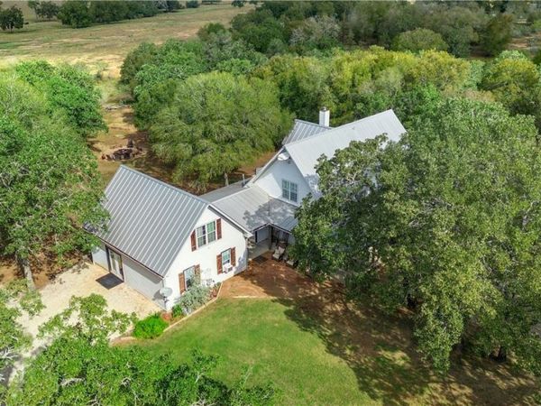 412 Woody Hollow Road , Luling, TX 78648