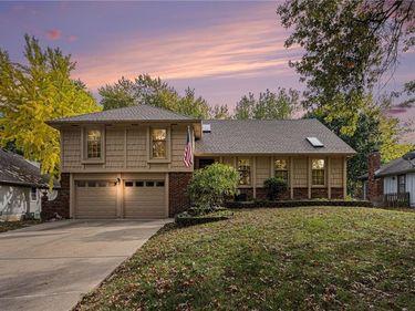 8125 NW Beaman Drive, Kansas City, MO 64151