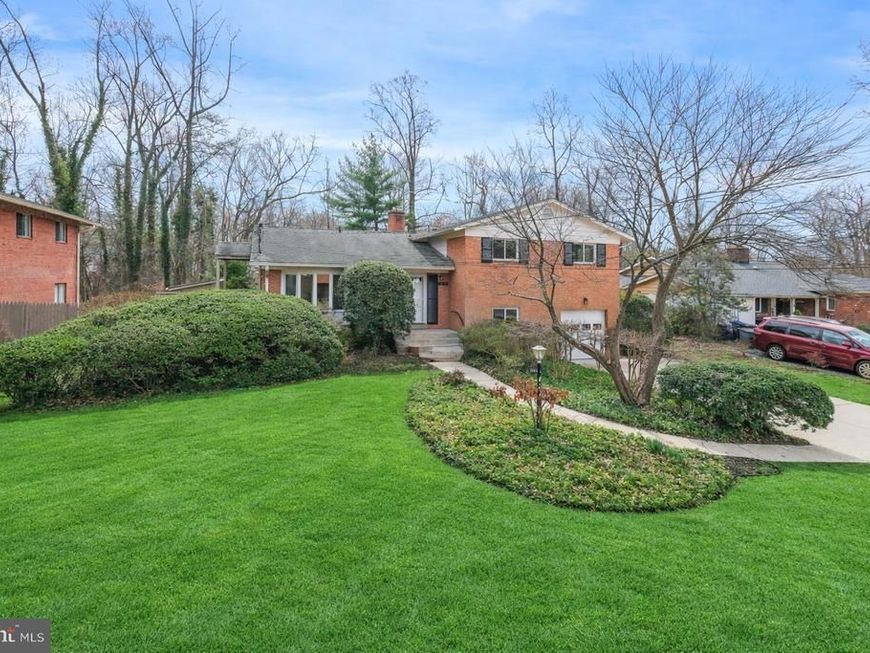 9804 N Inglemere Drive, Bethesda, MD 20817 Main Photo