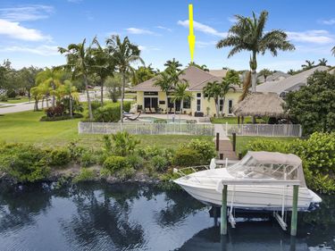 660 SW Yacht Basin Way, Stuart, FL 34997