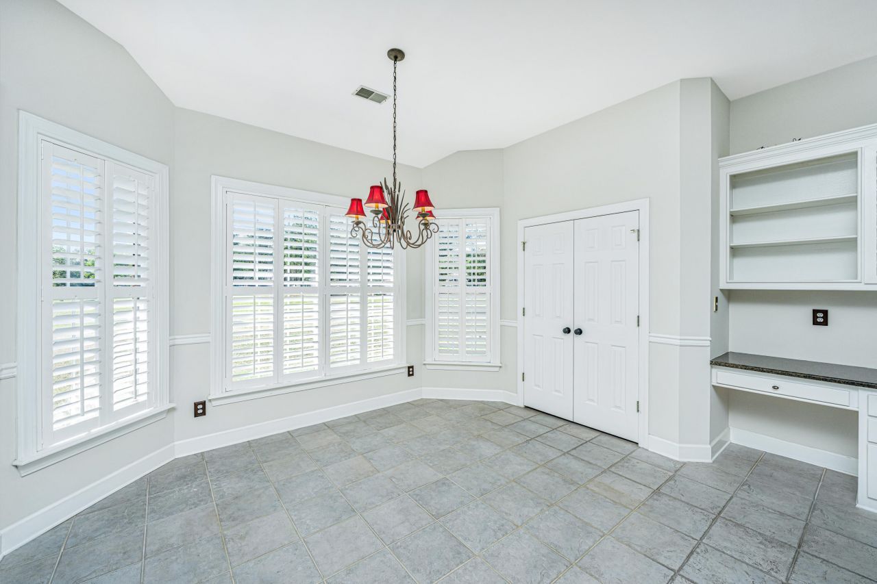 104 Sutton Lane Photo 13