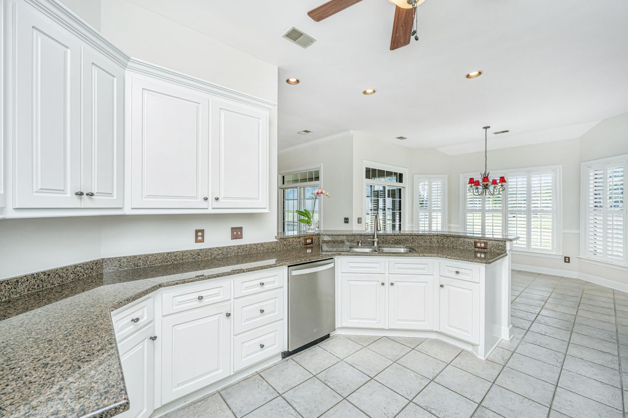 104 Sutton Lane Photo 17