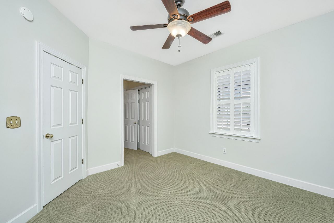 104 Sutton Lane Photo 30