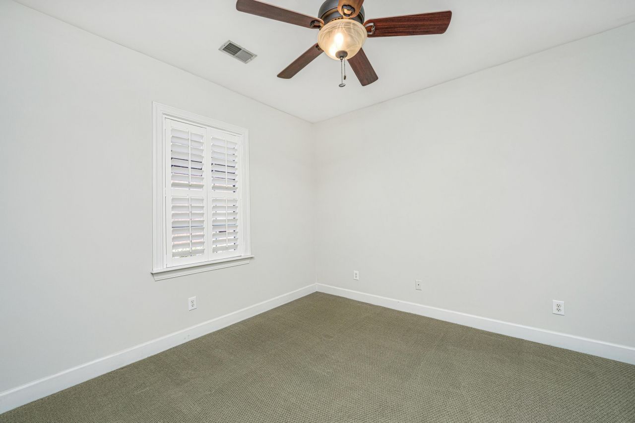 104 Sutton Lane Photo 31