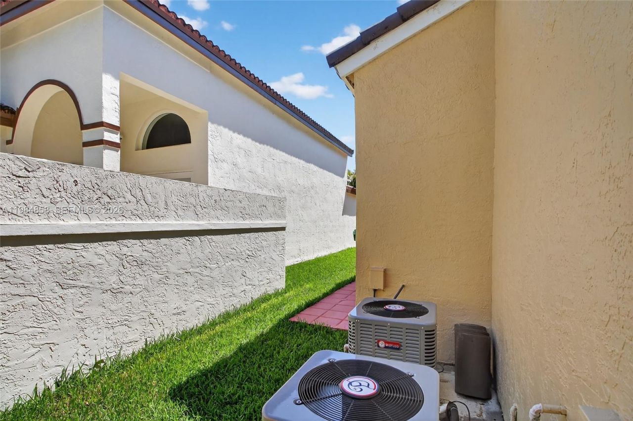 11776 SW 90th Ter , Miami, FL 33186 Photo