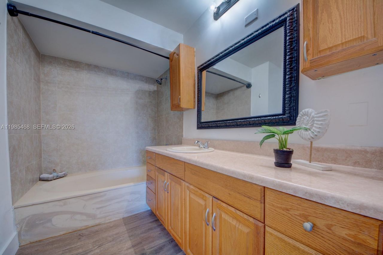 1960 Bayberry Dr, Unit 1960, Pembroke Pines, FL 33024 Photo