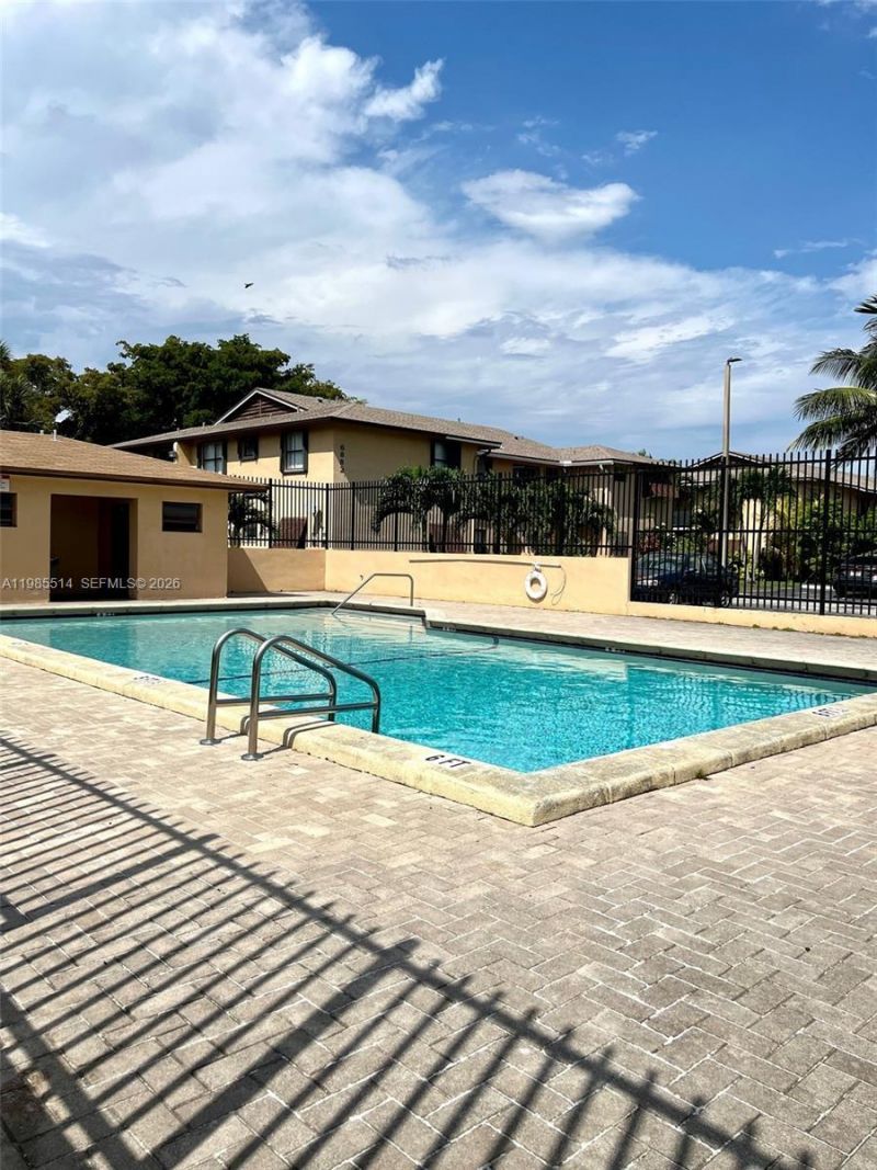 6866 NW 173rd Dr , Unit 610, Hialeah, FL 33015 Photo