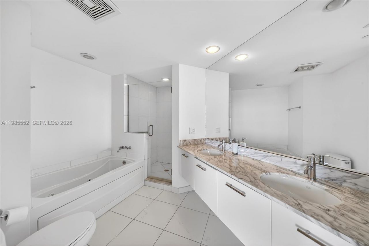 500 Brickell Ave , Unit 3901, Miami, FL 33131 Photo