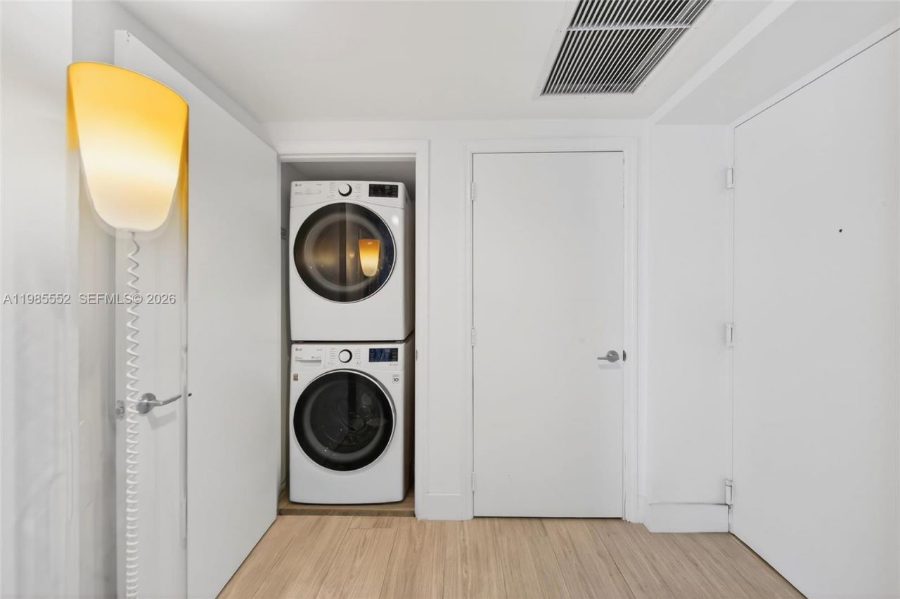 500 Brickell Ave , Unit 3901, Miami, FL 33131 Photo