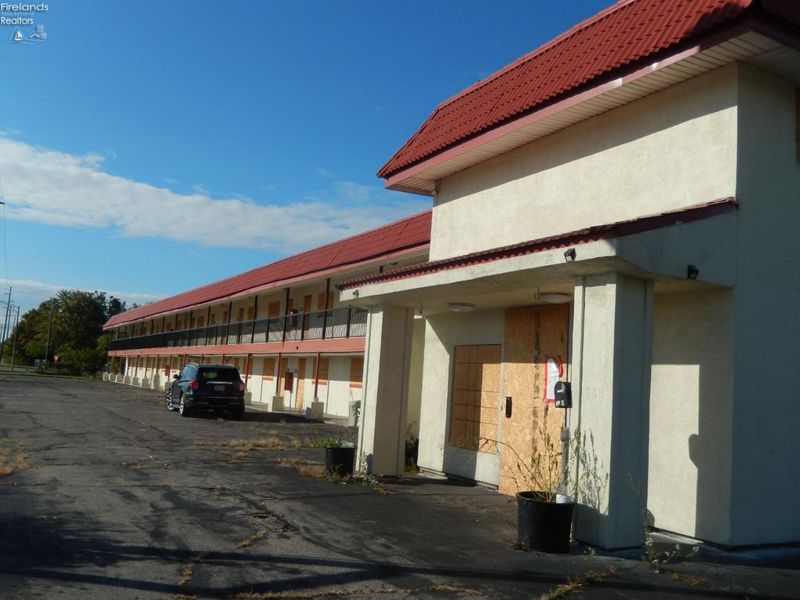 888 Lorain Boulevard, Elyria, OH 44035 Photo 1