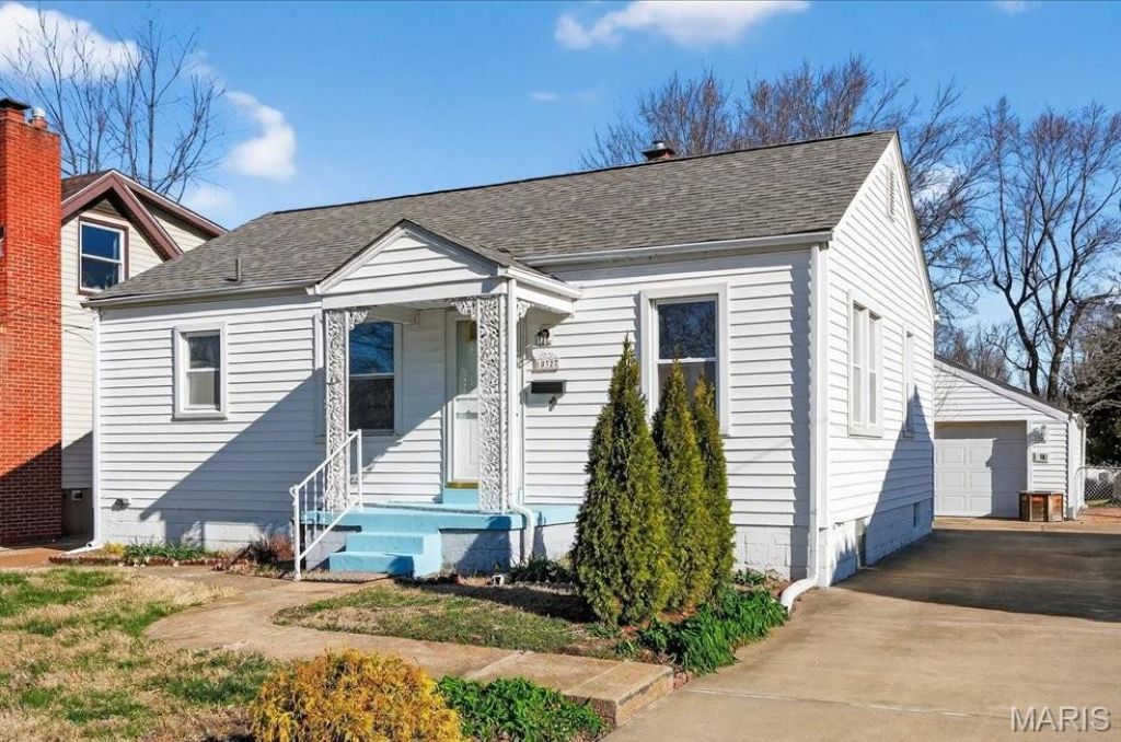 10327 Eaglewood Avenue, Overland, MO 63114 Main Photo