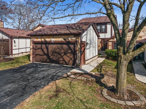 15 White Oak Circle , St. Charles, IL 60174