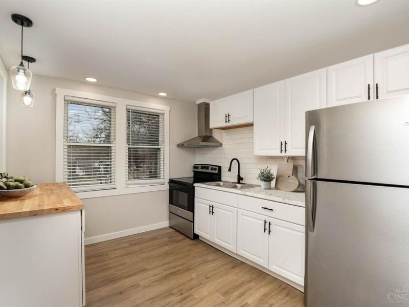 5351 Chapman, Cincinnati, OH 45227 Photo 2