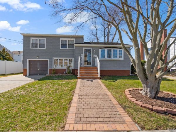 572 S Bayview Avenue, Freeport, NY 11520