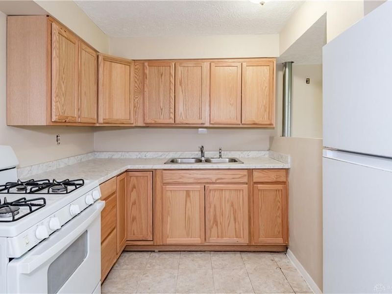 6402 Chippingdon Drive, Huber Heights, OH 45424 Photo 12