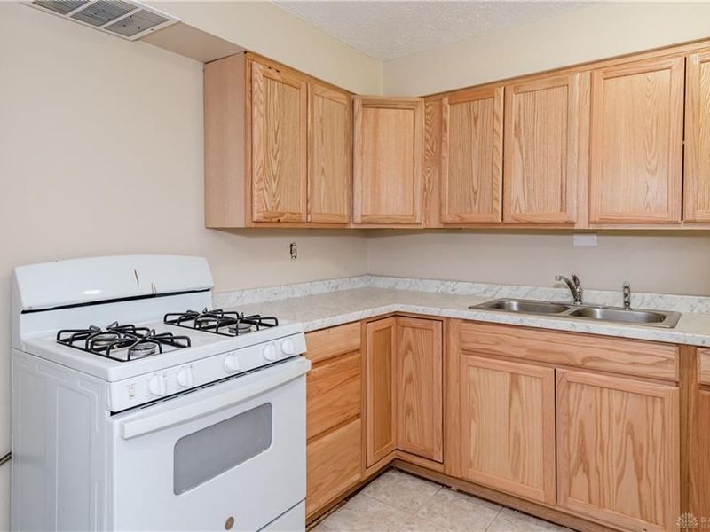 6402 Chippingdon Drive, Huber Heights, OH 45424 Photo 13