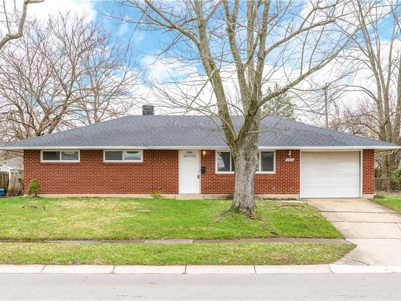 6402 Chippingdon Drive, Huber Heights, OH 45424 Photo 2