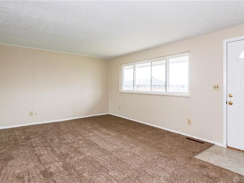 6402 Chippingdon Drive, Huber Heights, OH 45424 Photo 5