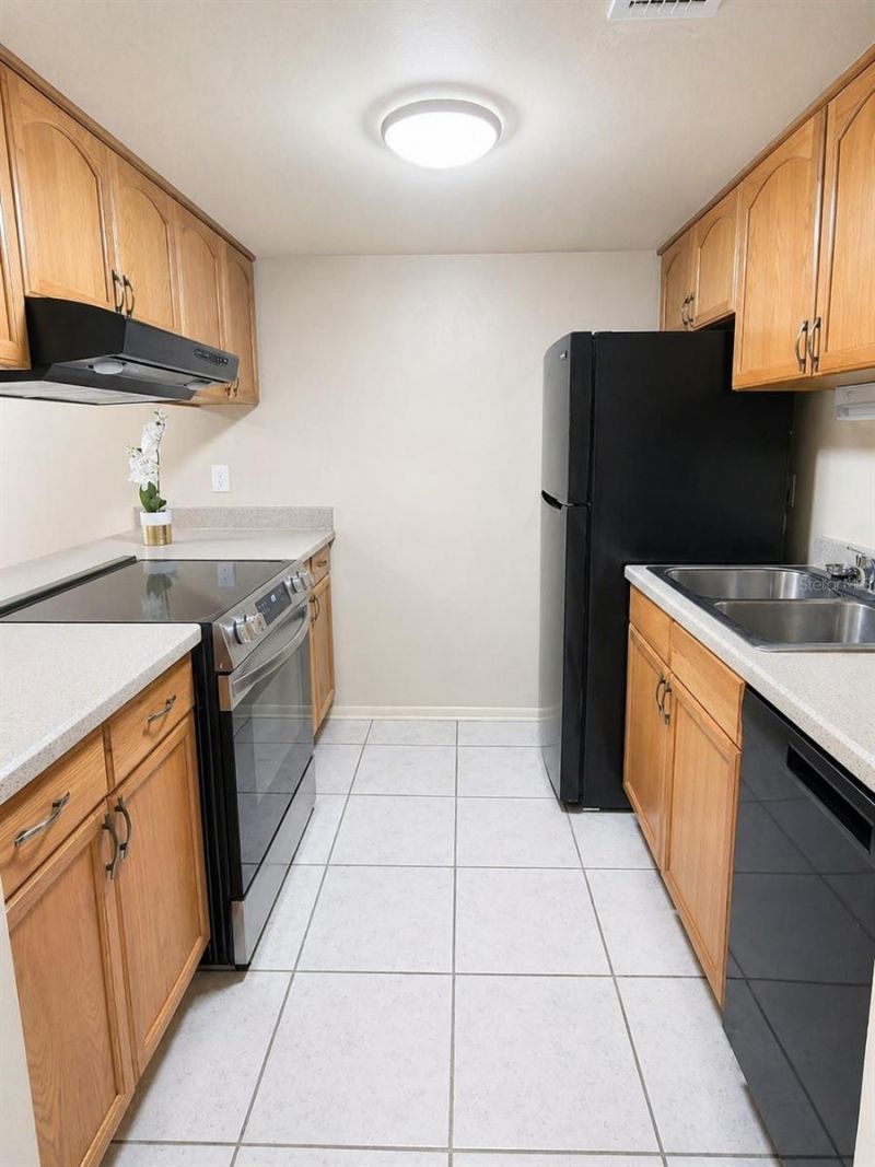 1044 82nd Terrace N, Unit 1044D, Saint Petersburg, FL 33702 Photo