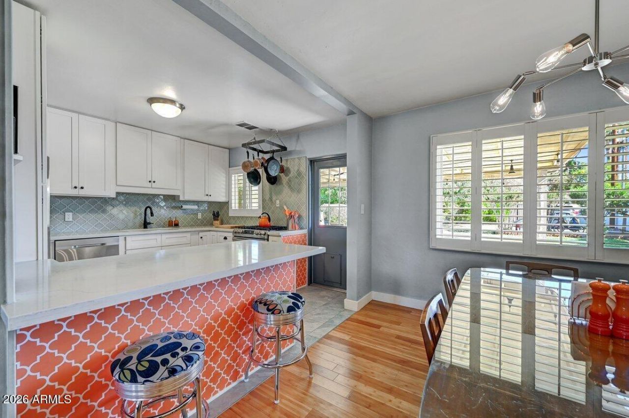 5641 N 8TH Drive Phoenix, AZ 85013