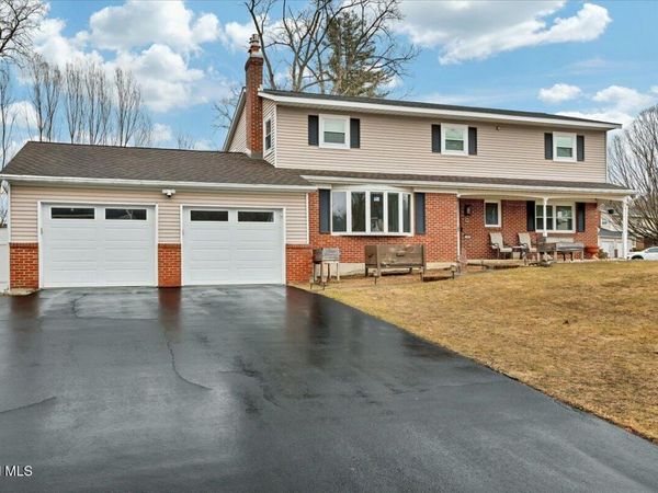 10 Appletree Lane, Clifton Park, NY 12065