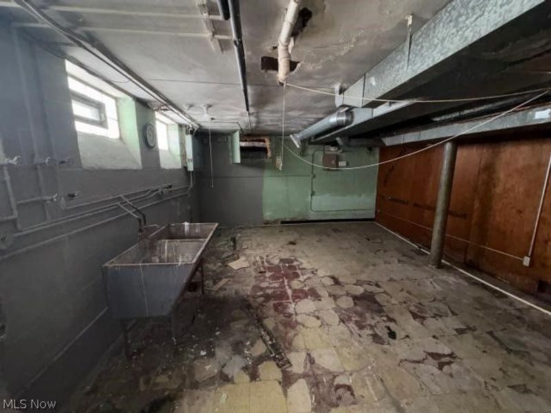 12008 Buckingham Avenue, Cleveland, OH 44120 Photo 10