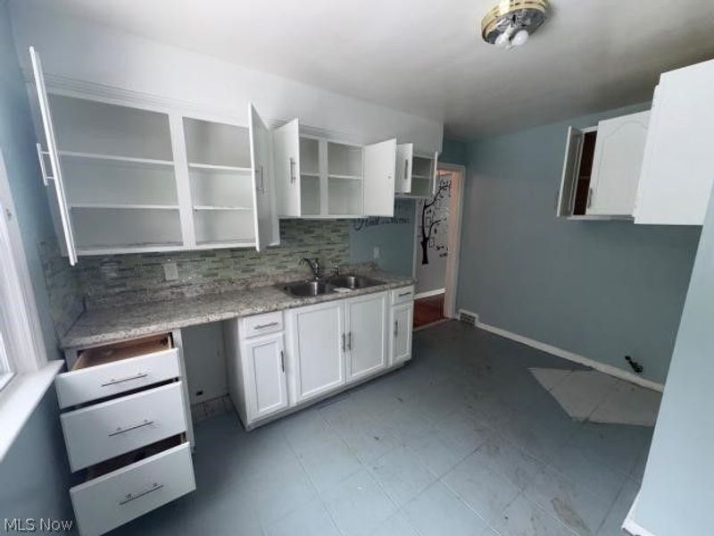 12008 Buckingham Avenue, Cleveland, OH 44120 Photo 22