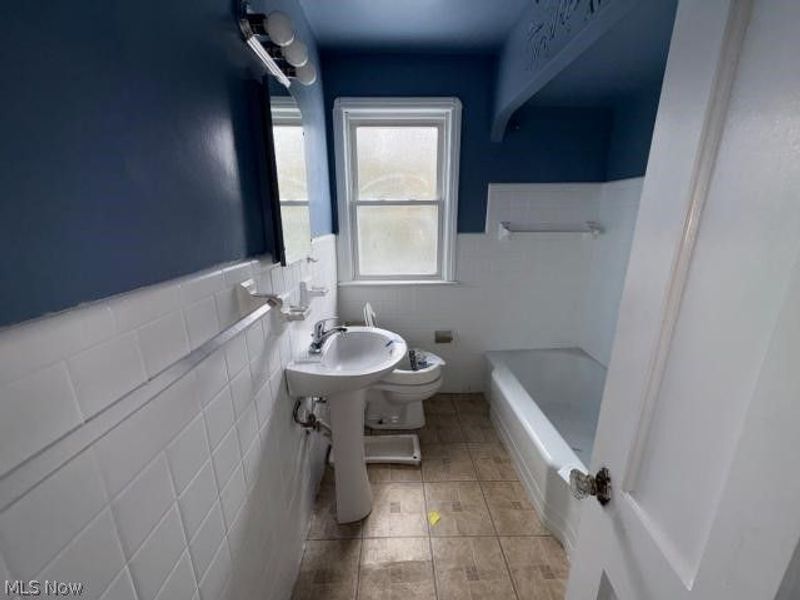 12008 Buckingham Avenue, Cleveland, OH 44120 Photo 38