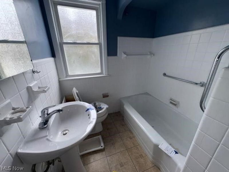 12008 Buckingham Avenue, Cleveland, OH 44120 Photo 39