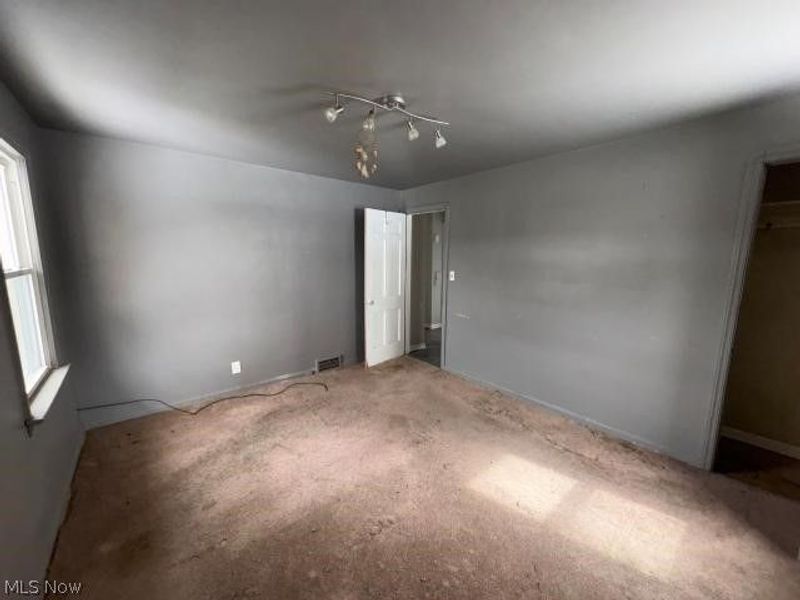12008 Buckingham Avenue, Cleveland, OH 44120 Photo 41