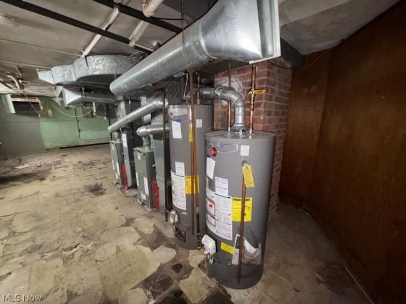 12008 Buckingham Avenue, Cleveland, OH 44120 Photo 9