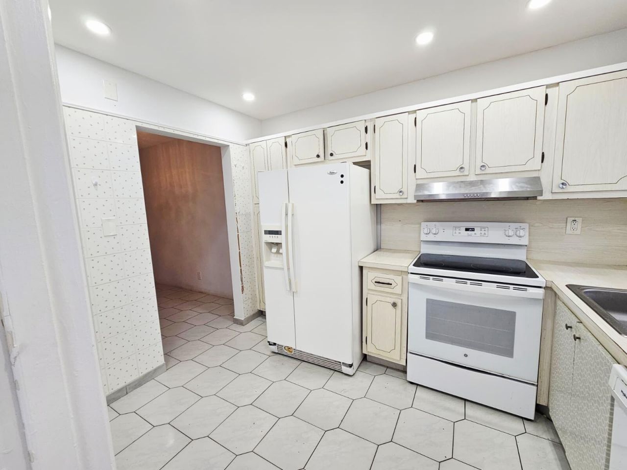 501 Blue Heron Drive, Hallandale Beach, FL 33009 Photo