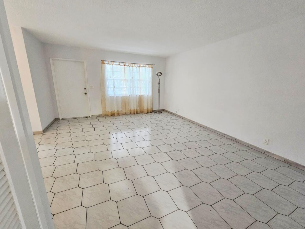 501 Blue Heron Drive, Hallandale Beach, FL 33009 Photo