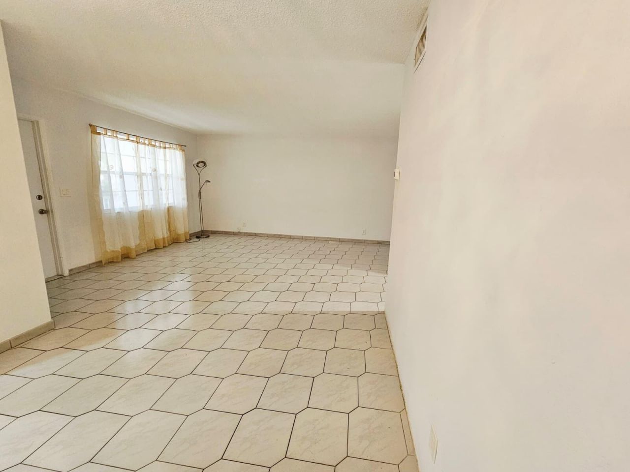 501 Blue Heron Drive, Hallandale Beach, FL 33009 Photo