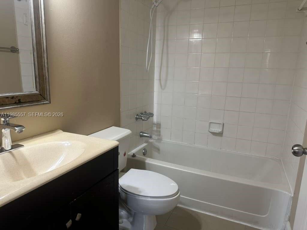 8185 NW 7th St , Unit 319, Miami, FL 33126 Photo